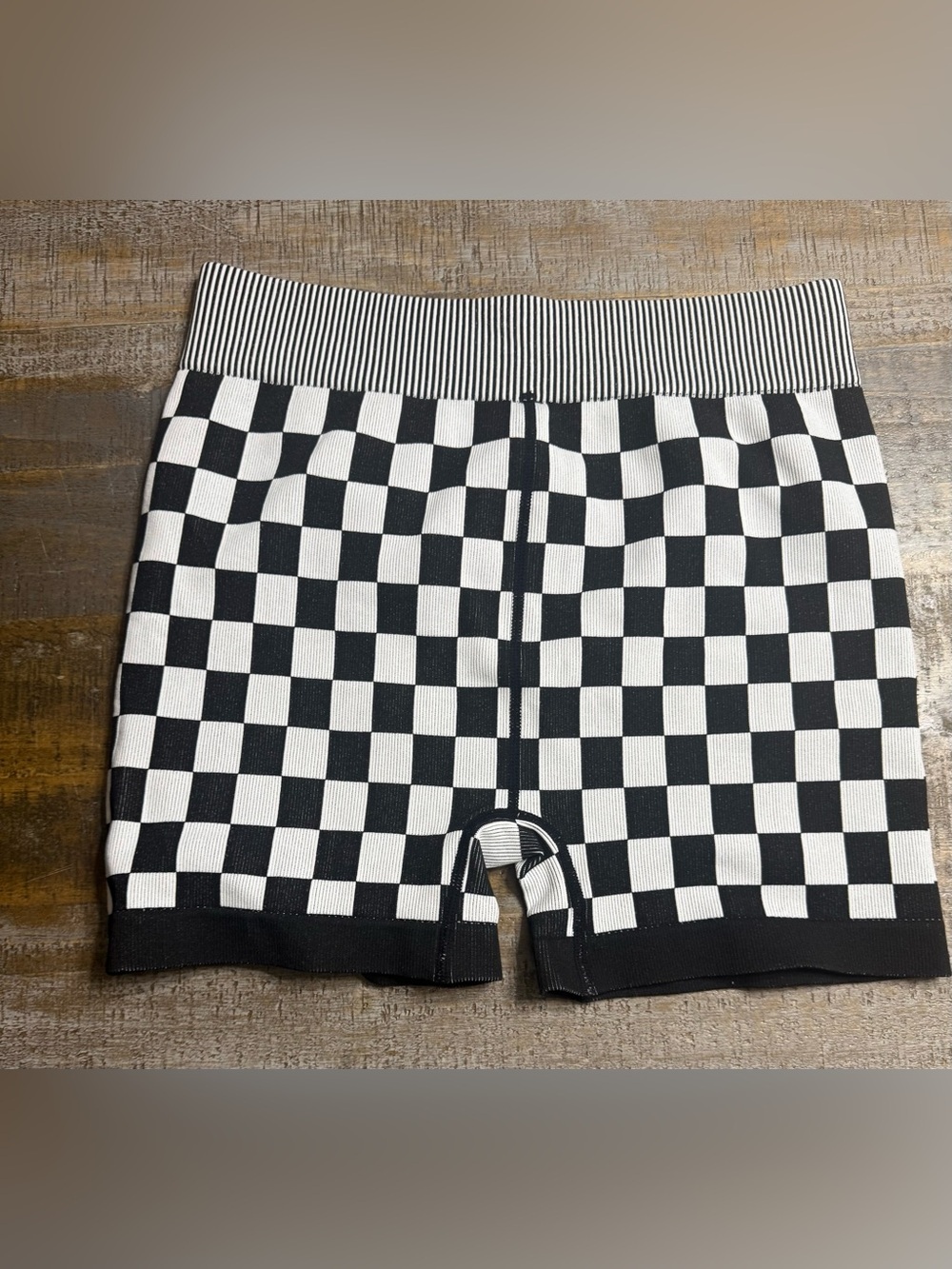 Checkerboard High-Rise Bike Shorts — Black & White - Picture 4 of 6